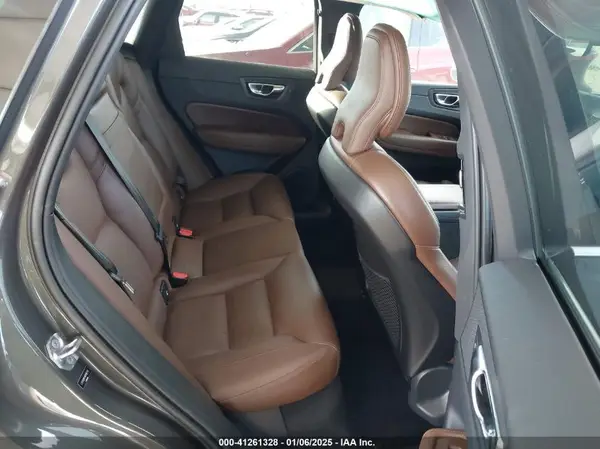 LYV102RKXKB196748 2019 VOLVO XC60 - Image 8