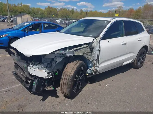 LYV102RKXKB233040 2019 VOLVO XC60 - Image 2