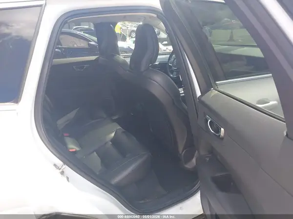 LYV102RKXKB233040 2019 VOLVO XC60 - Image 8