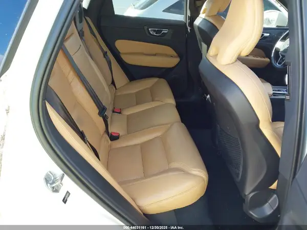 LYV102RL2KB238760 2019 VOLVO XC60 - Image 8