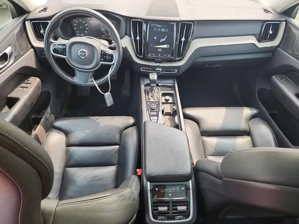 LYV102RL2KB250939 2019 VOLVO XC60 - Image 8