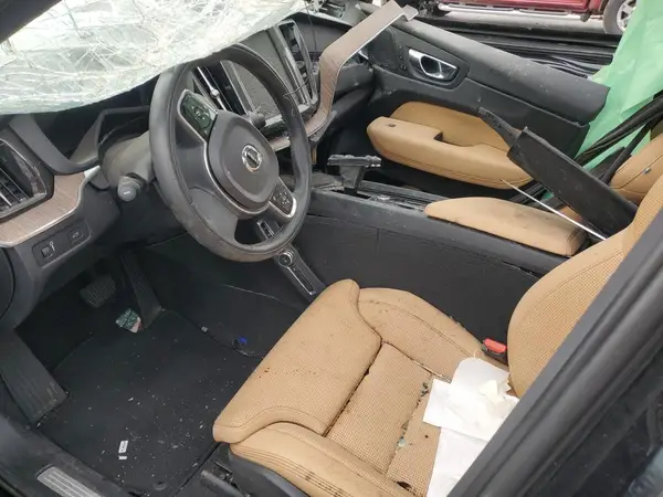 LYV102RL2KB326188 2019 VOLVO XC60 - Image 8