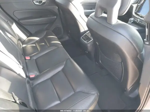 LYV102RL4KB18762 2019 VOLVO XC60 - Image 8