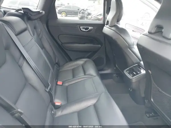 LYV102RL4KB229090 2019 VOLVO XC60 - Image 8