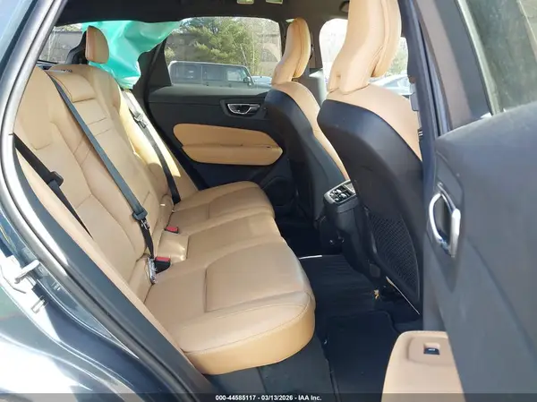 LYV102RL8KB296890 2019 VOLVO XC60 - Image 8