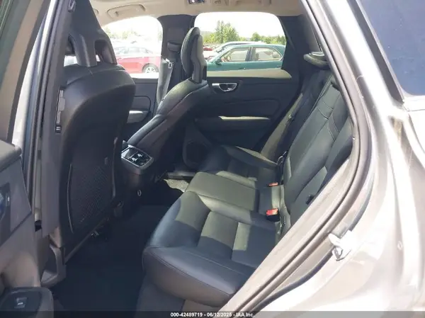 LYV102RLXKB191753 2019 VOLVO XC60 - Image 8