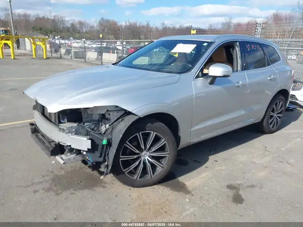 LYV102RLXKB235721 2019 VOLVO XC60 - Image 2