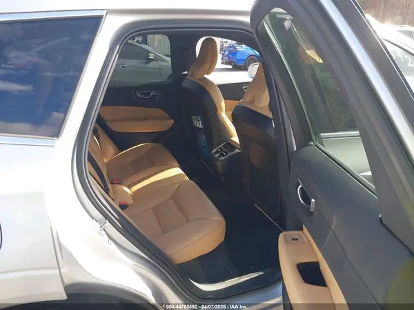 LYV102RLXKB235721 2019 VOLVO XC60 - Image 8