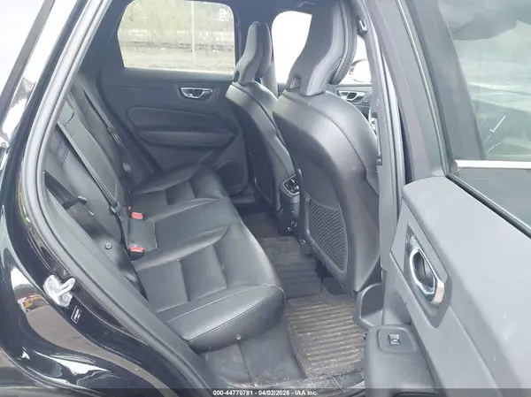 LYV102RLXKB284174 2019 VOLVO XC60 - Image 8