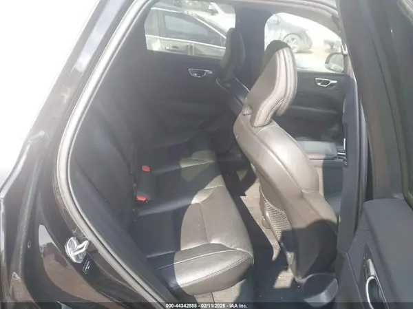 LYV102RLXKB325645 2019 VOLVO XC60 - Image 8