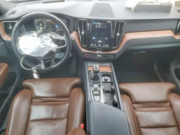 LYV102RLXKB331784 2019 VOLVO XC60 - Image 8