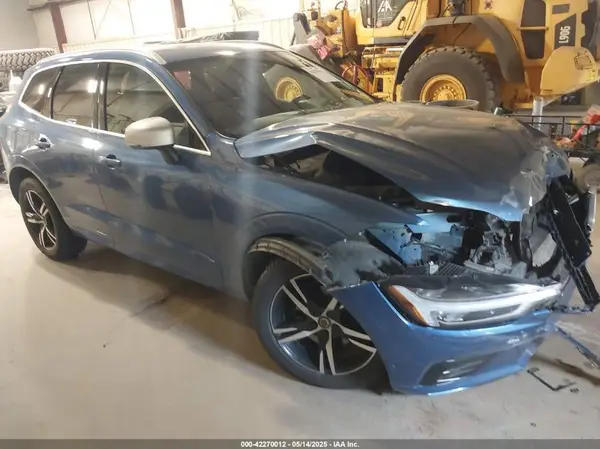 LYV102RM1KB296870 2019 VOLVO XC60 - Image 1