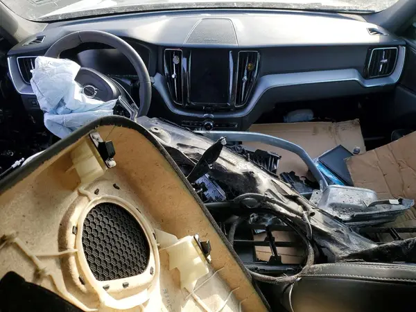 LYV102RM1KB322254 2019 VOLVO XC60 - Image 8