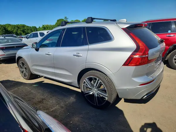 LYV102RM2JB100689 2018 VOLVO XC60 - Image 2