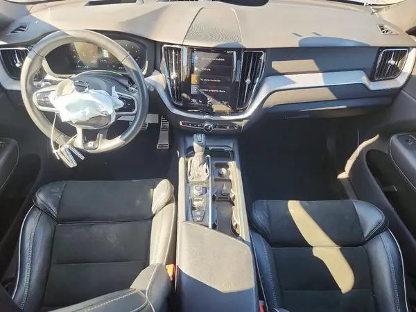 LYV102RM2JB100689 2018 VOLVO XC60 - Image 8