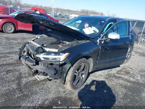 LYV102RM4KB211312 2019 VOLVO XC60 - Image 2