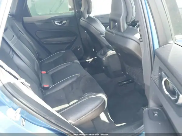 LYV102RM8JB096499 2018 VOLVO XC60 - Image 8