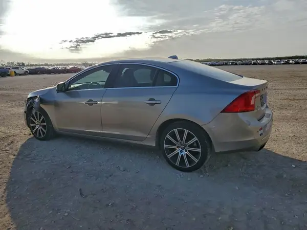 LYV402FK4GB100590 2016 VOLVO S60 - Image 2