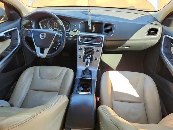 LYV402HK2JB157178 2018 VOLVO S60 - Image 8