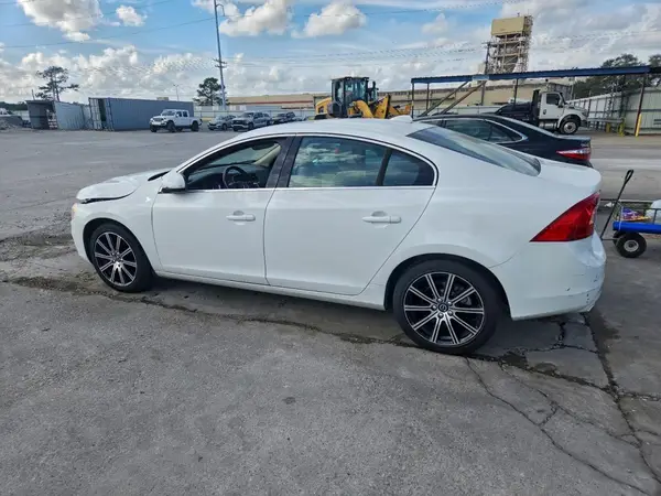 LYV402HK8JB173238 2018 VOLVO S60 - Image 2