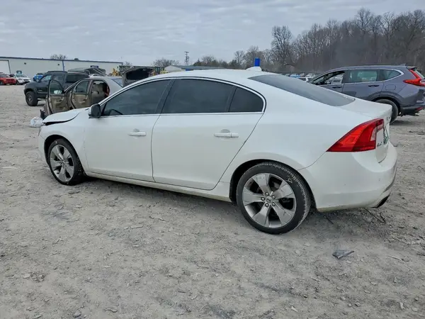 LYV402HK8JB174776 2018 VOLVO S60 - Image 2