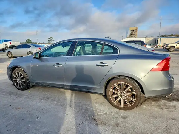 LYV402HK8JB179024 2018 VOLVO S60 - Image 2