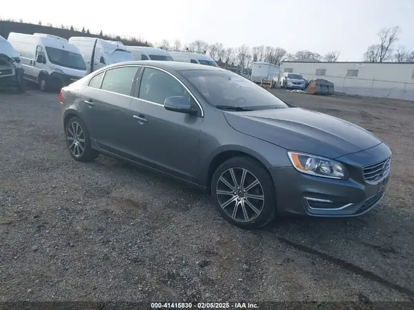 LYV402HKXHB137304 2017 VOLVO S60 - Image 1