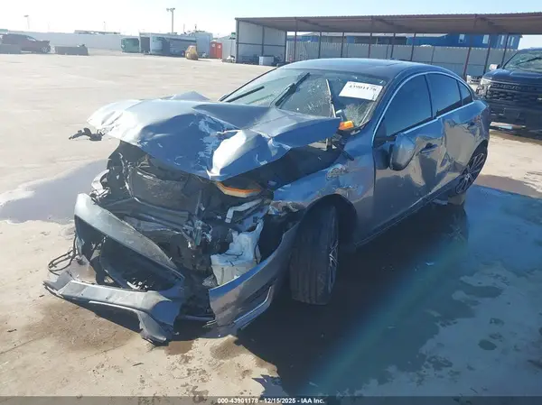 LYV402HKXHB195557 2017 VOLVO S60 - Image 2