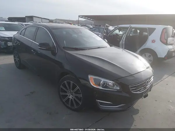 LYV402HM2JB178338 2018 VOLVO S60 - Image 1