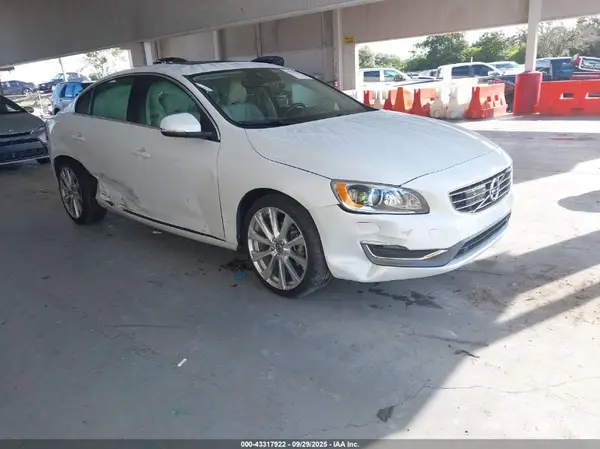 LYV402HM3HB195742 2017 VOLVO S60 - Image 1