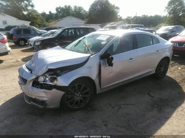 LYV402TK0JB165559 2018 VOLVO S60 - Image 2
