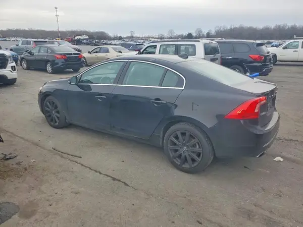 LYV402TK2JB156586 2018 VOLVO S60 - Image 2