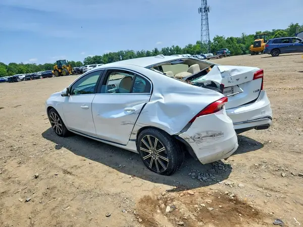 LYV402TK2JB173887 2018 VOLVO S60 - Image 2