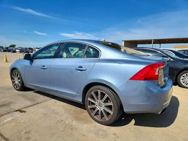 LYV402TK2JB185618 2018 VOLVO S60 - Image 2