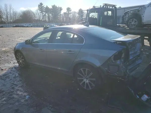 LYV402TK4JB173079 2018 VOLVO S60 - Image 2