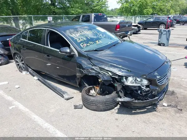 LYV402TK6JB173004 2018 VOLVO S60 - Image 1