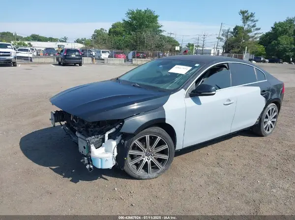 LYV402TKXHB136158 2017 VOLVO S60 - Image 2
