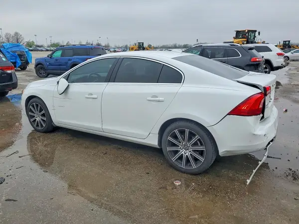 LYV402TM2JB178153 2018 VOLVO S60 - Image 2
