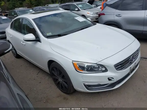 LYV612TM5GB096724 2016 VOLVO S60 - Image 1