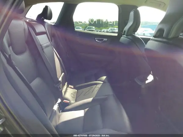 LYVA22RK0KB227628 2019 VOLVO XC60 - Image 8