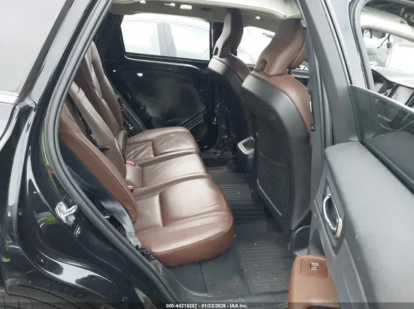 LYVA22RK0KB235910 2019 VOLVO XC60 - Image 8