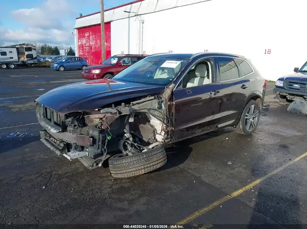 LYVA22RK1JB077446 2018 VOLVO XC60 - Image 2