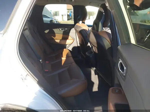 LYVA22RK2JB096703 2018 VOLVO XC60 - Image 8