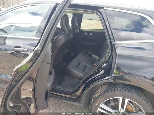 LYVA22RK2KB220499 2019 VOLVO XC60 - Image 8