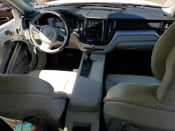 LYVA22RK3JB097438 2018 VOLVO XC60 - Image 8