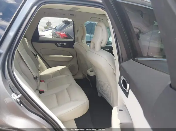 LYVA22RK4JB069129 2018 VOLVO XC60 - Image 8