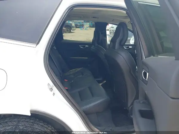 LYVA22RK5JB069768 2018 VOLVO XC60 - Image 8