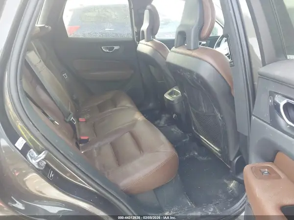 LYVA22RK7JB097300 2018 VOLVO XC60 - Image 8