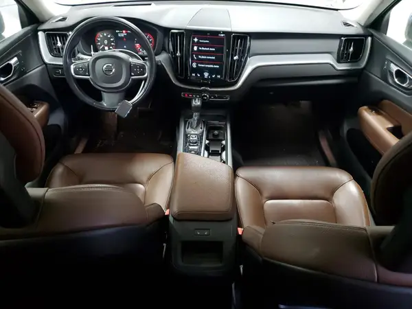 LYVA22RK8JB073720 2018 VOLVO XC60 - Image 8