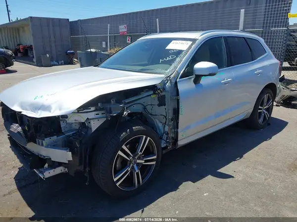 LYVA22RK8JB111236 2018 VOLVO XC60 - Image 2